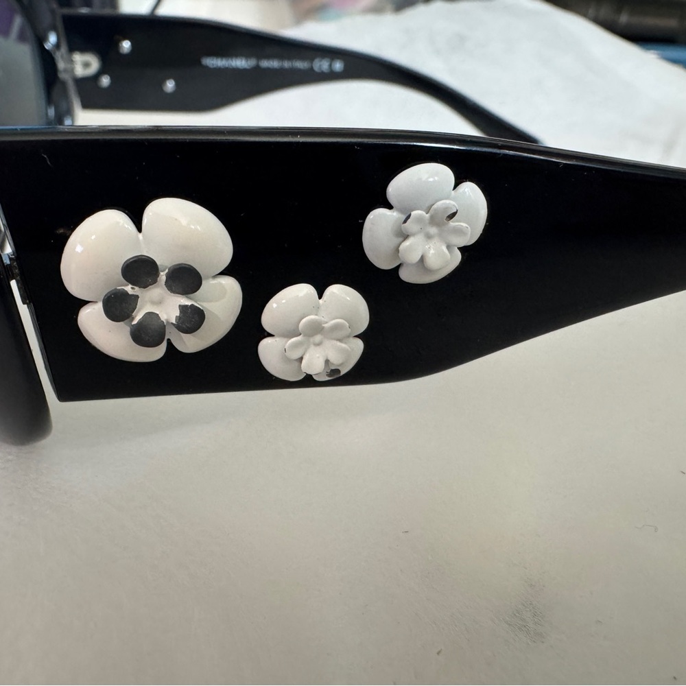 CHANEL Black white Camelia flowers Sunglasses RX for prescription